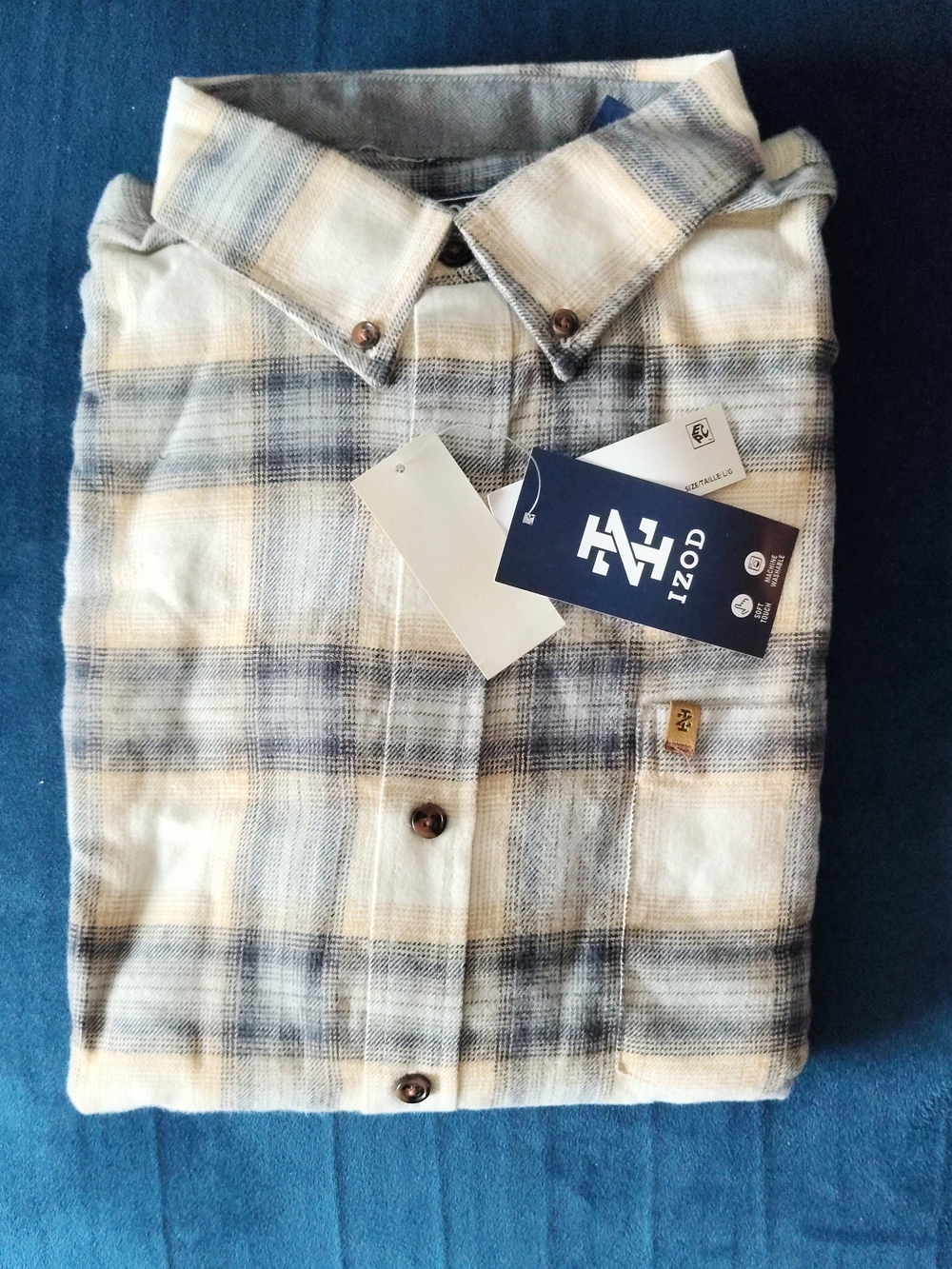 Izod Men's Plaid Button-Down Flannel Shirt - Picture 3 of 3